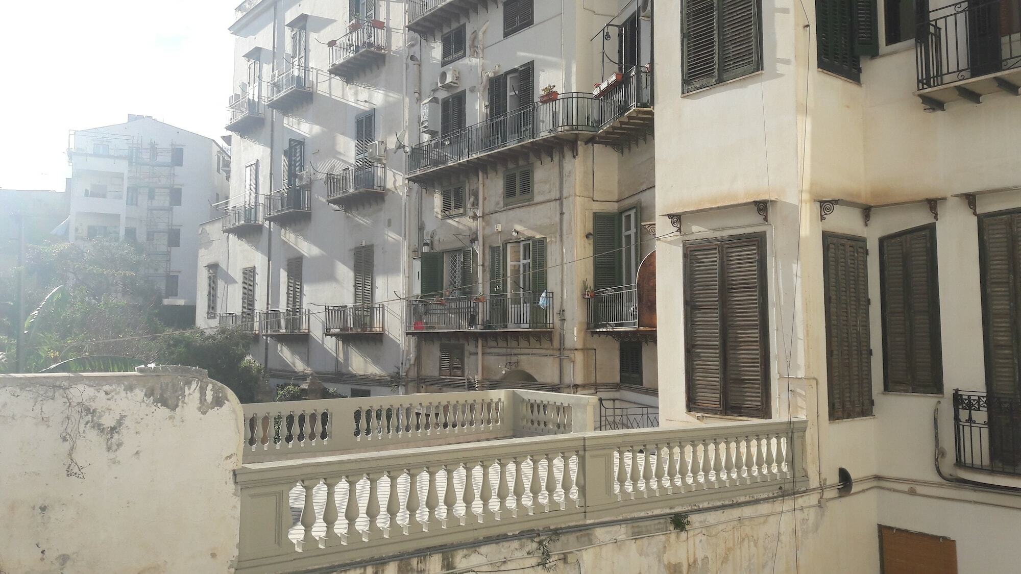 Dimora Centrowell Pensión Palermo
